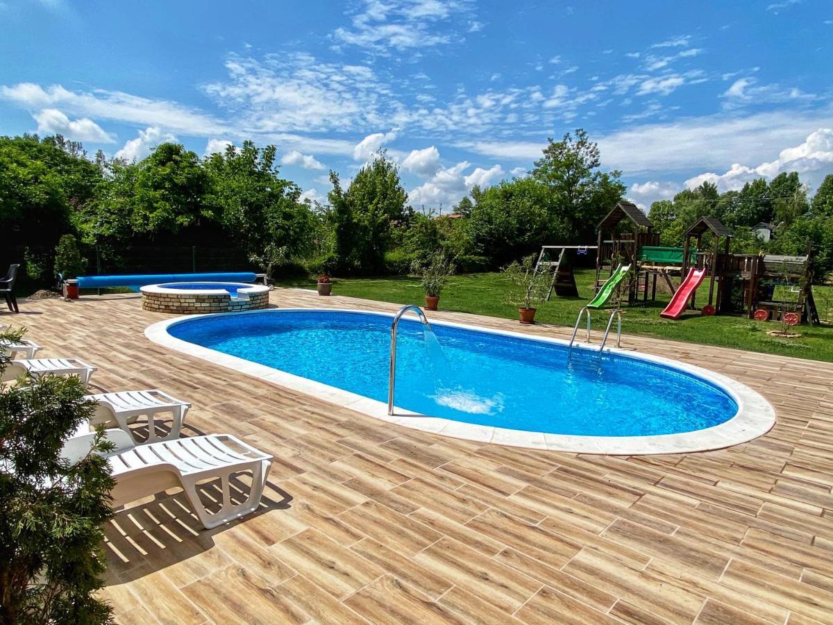Villa Larus Palic Exterior photo